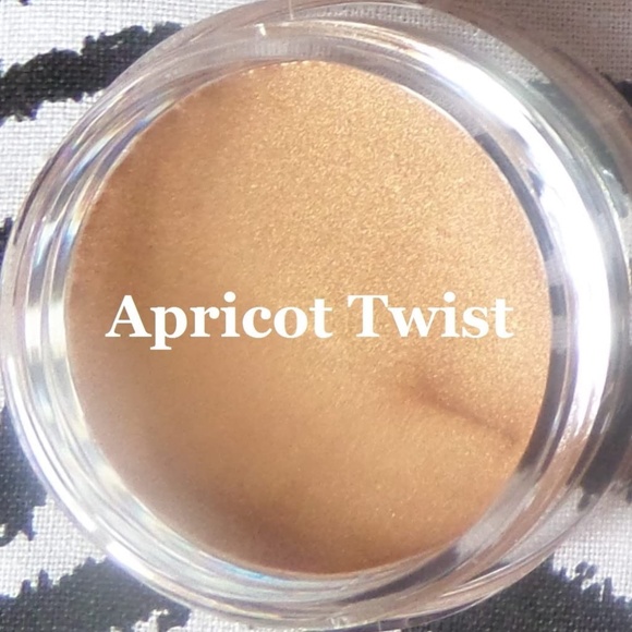 Mary Kay Apricot Twist Cream Eyeshadow, Full Size. - Picture 4 of 4